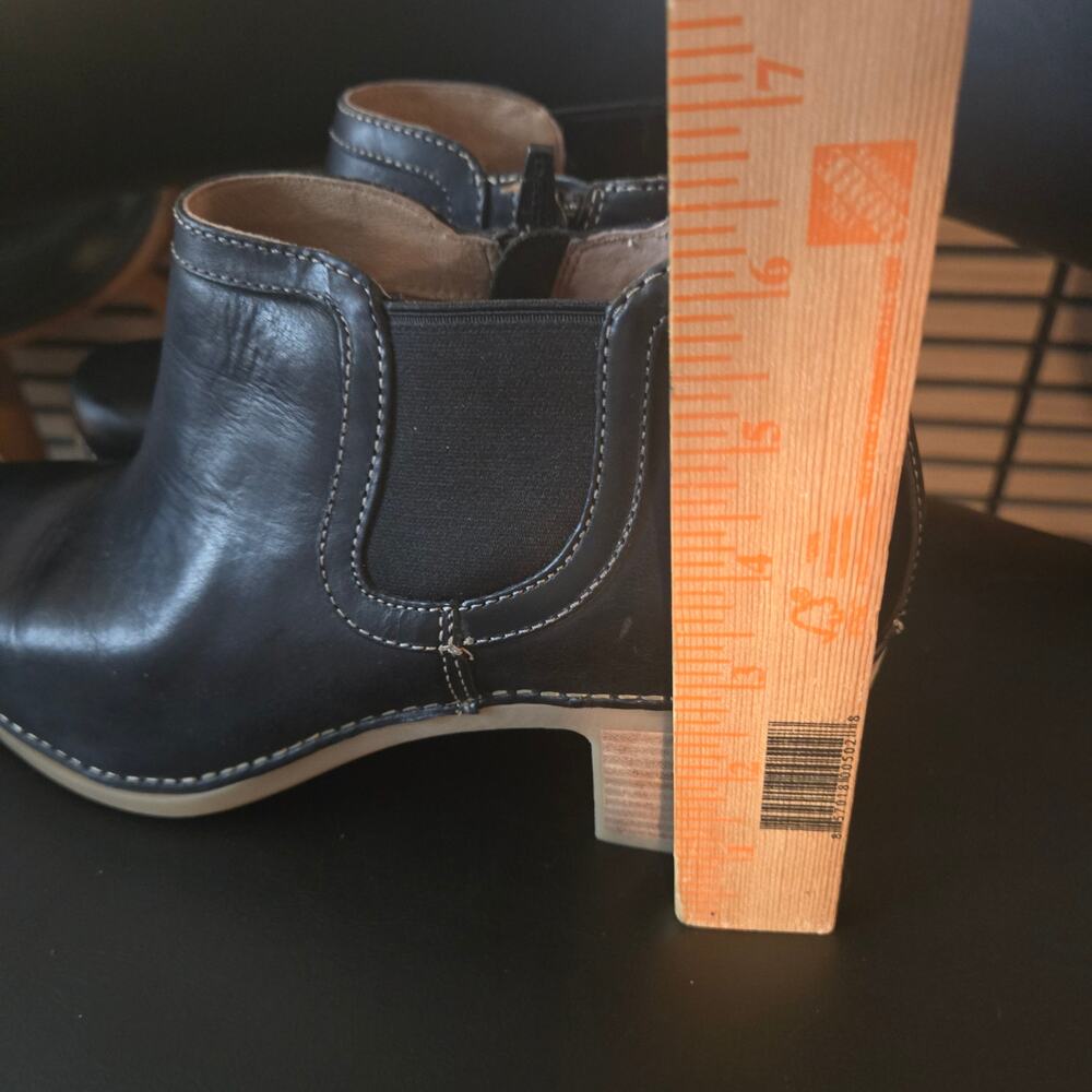 Dansko Harlene black leather ankle boots featuring a stacked block heel size 41 - Picture 8 of 8